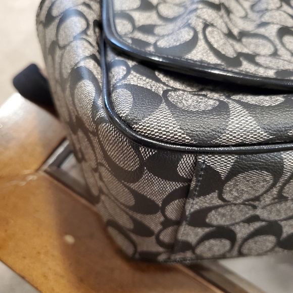 Coach signature flap messenger diaper bag crossbody - Picture 3 of 10